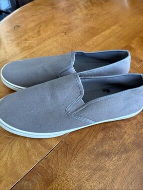 Men's Slip-On Canvas Loafers in Light Gray